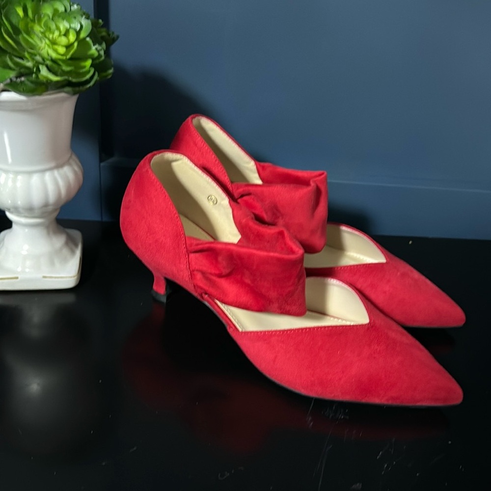 Red suede women's heel. 9.5. Never worn